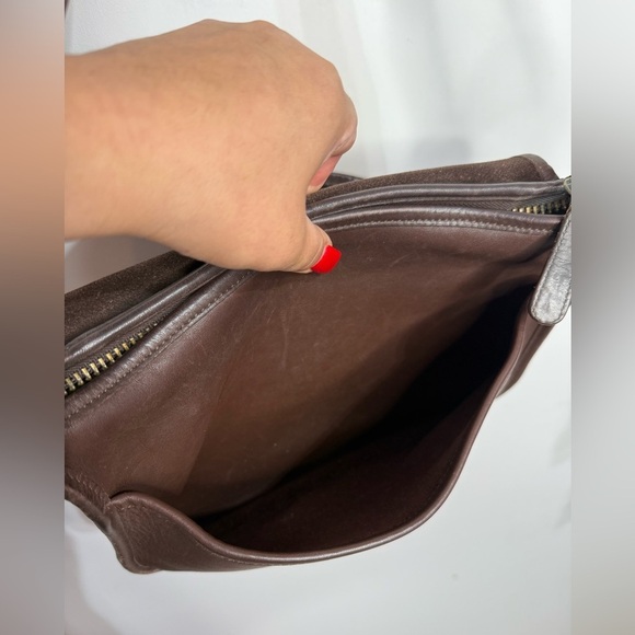 Vintage Coach 9951 Patricia Legacy Brown Leather
Messenger Shoulder Bag - Picture 9 of 13